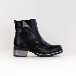 Elegant Black Leather Heeled Boots